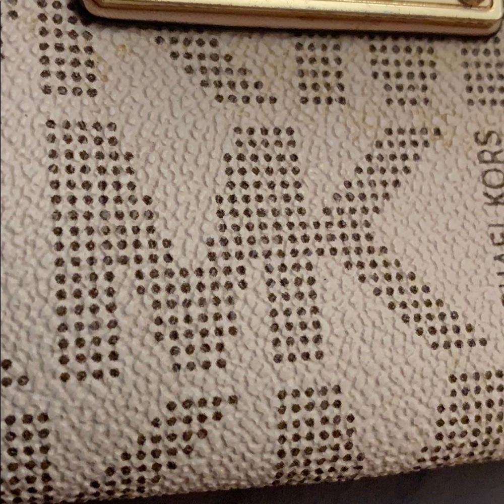 Michael kors wristlet - Picture 6 of 6